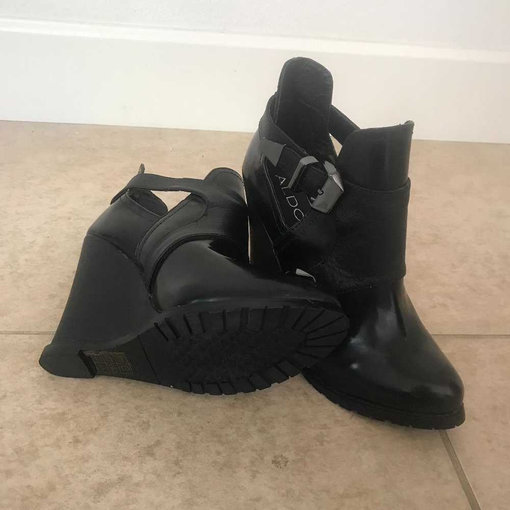 Aldo Women's black wedges Size 8
